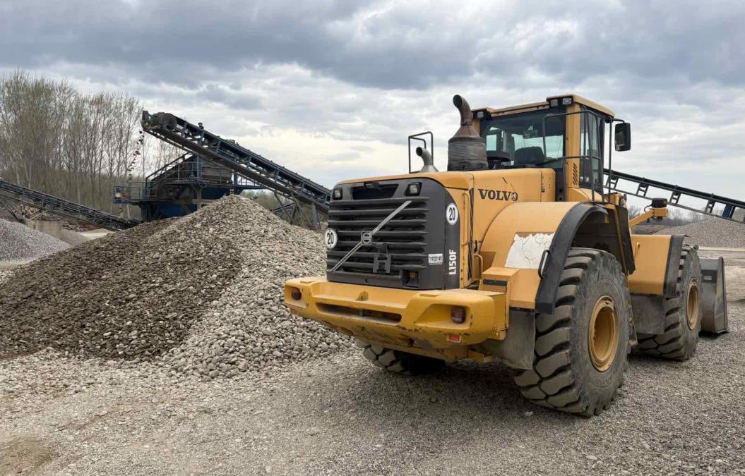 HAPŠENJE U LOZNICI: Četiri godine tajno iskopavao pesak i šljunak iz Drine i Jadra pa bez dozvole skladištio ulje u blizini reke!