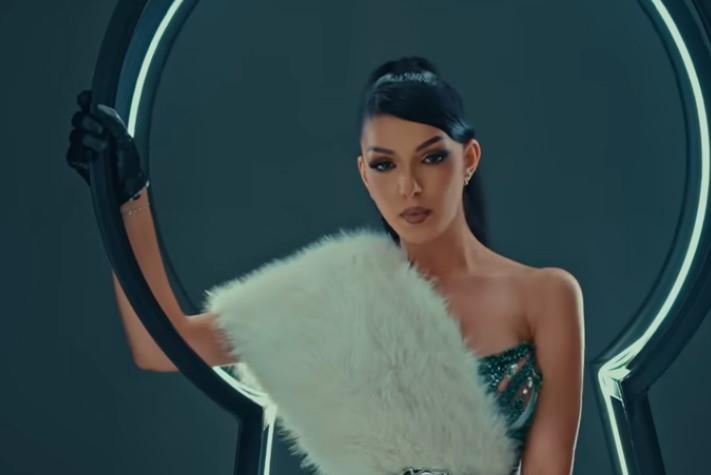 NAJMLAĐA PEVAČICA NA ESTRADI PROSLAVILA MATURU! Anđela zablistala u svečanom izdanju, kao prava filmska princeza (FOTO)