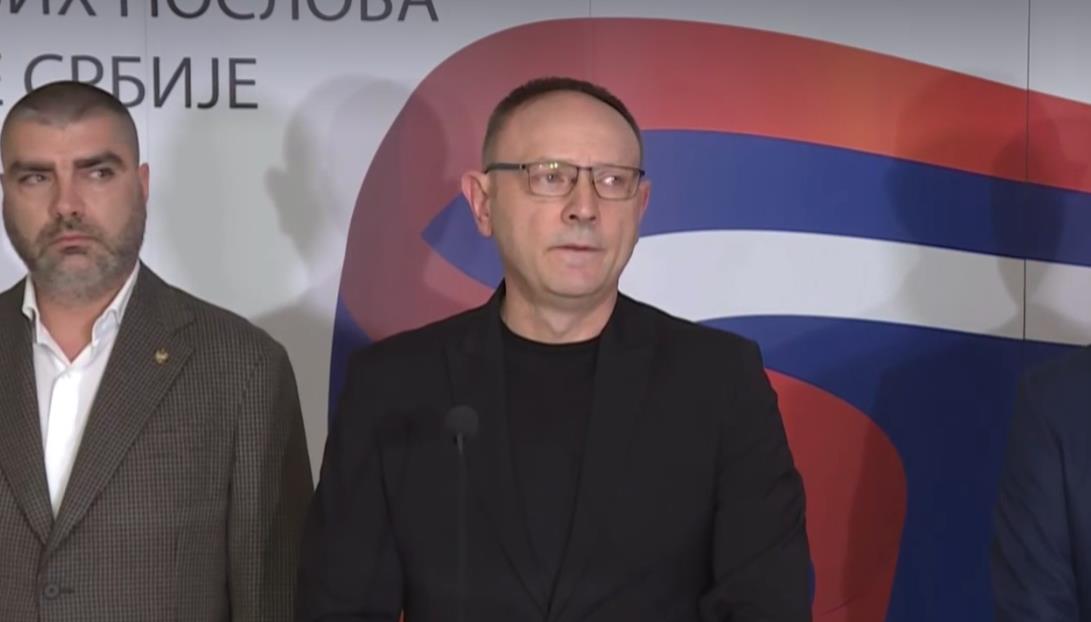 UŽIVO MUP POVODOM TRAGEDIJE NA FILOZOFSKOM FAKULTETU Ispod prozora sa kog je pala zatekli smo kutiju! Evo šta je bilo u njoj