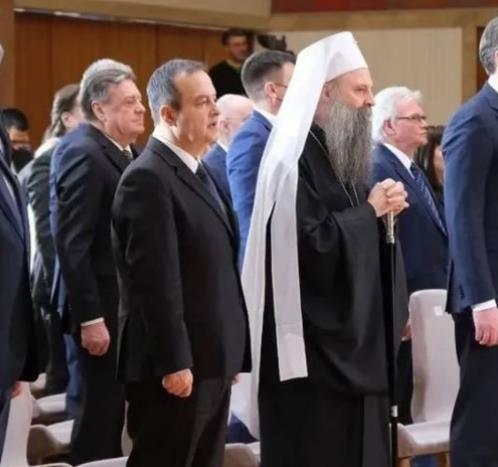 HVALA GOSPODU ŠTO MI JE OMOGUĆIO DA OPET BUDEM S PORODICOM! Ministar Dačić se zahvalio patrijarhu Porfiriju i SPC: 