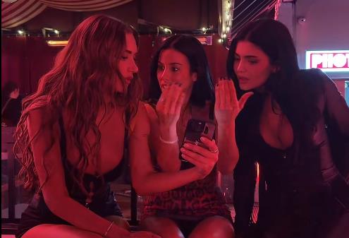 Ko je misteriozni user3266363816019 na TikToku? Svi se digli da otkriju ko stoji iza profila koji raskrinkava šta rade poznati kad misle da ih niko ne snima