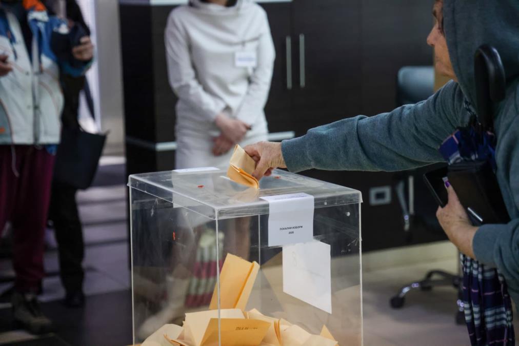 "OPOZICIJA NIJE DOZVOLJAVALA DA SE POSTAVE PARAVANI" Predsednica OIK Lučani: Kasnio početak glasanja u Puhovu kao i na dva biračka mesta u Guči