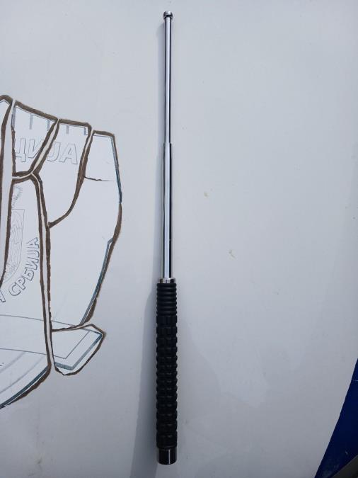 GRUPA BLOKADERA S MOTKOM DOŠLA NA BIRAČKO MESTU KOD KLADOVA: Policija im u autu BG tablica našla palicu (FOTO)