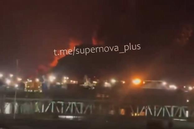 NAPADNUT KLJUČNI RUSKI NAFTNI TERMINAL NA BALTIKU! Ukrajinski dronovi pogodili luku Ust-Luga, stub dima vidljiv iz Finske! (FOTO/VIDEO)