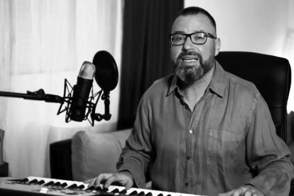 IZNENADA PREMINUO MLADI MUZIČAR: Godinama sarađivao sa JK, Džejom i Darkom Radivanovićem - poznati se oproštaju tužnim porukama