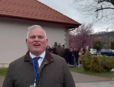 AMERIČKI POSMATRAČ ŠOKIRAN BLOKADERSKIM NASILJEM: Došao u Sevojno pa detaljno objasnio kako se kod nas glasa: Imamo šta da naučimo od Srbije (VIDEO)