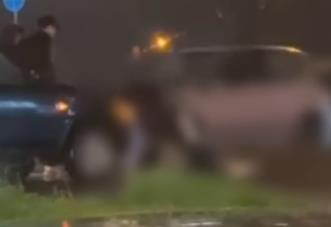 OBORENA DEVOJKA (24): Saobraćajna nesreća u Novom Sadu - u svesnom stanju prevezena u bolnicu (VIDEO)