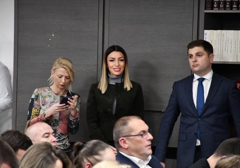 "POBEDA SNS U SVIH DESET LOKALNIH SAMOUPRAVA PORUKA DA GRAĐANI PREPOZNAJU RAD" Mesarovićeva posle lokalnih izbora: Pobeda obavezuje da nastavimo još snažnije!