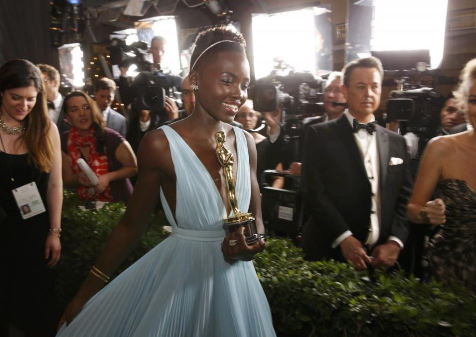 Nije ostala dužna: Lupita Njongo odgovorila na rasističke napade zbog uloge Jelene Trojanske u filmu „Odiseja“