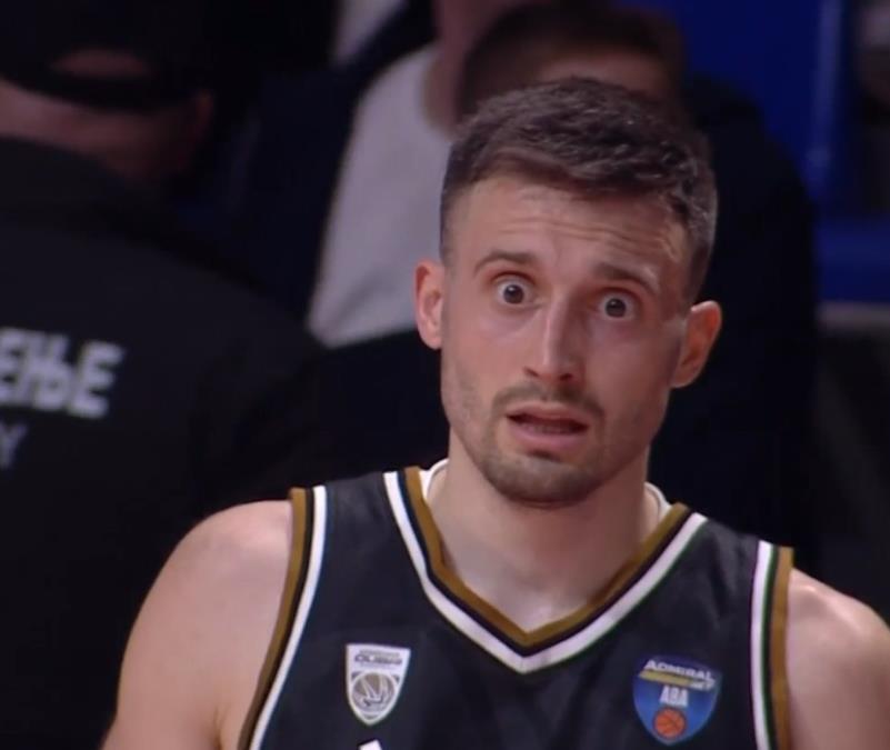 ŠTA ALEKSI NIJE JASNO? Izbačen na utakmici sa Zvezdom, nestvaran potez! Golemac besan na Avramovića! (VIDEO)