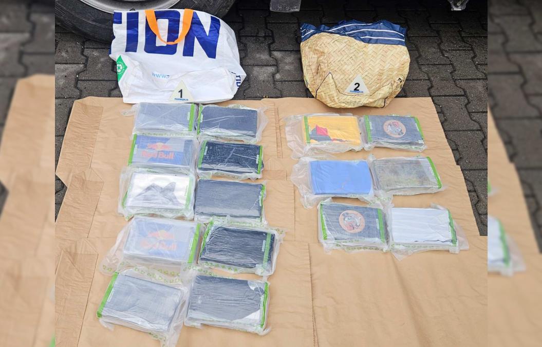 VELIKA ZAPLENA KOKAINA U ŠIMANOVCIMA: Policija u kamionu pronašla čak 18 kg belog praha, na paketima bile 2 oznake (foto)