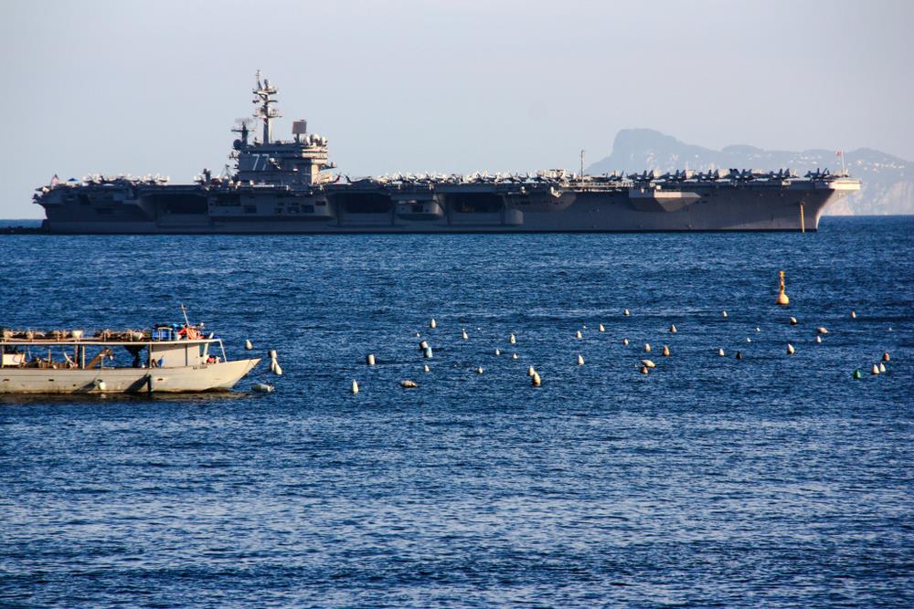 KAKVO JE "ČUDOVIŠTE" USS DŽORDŽ BUŠ KOJE KREĆE KA BLISKOM ISTOKU? Ide decenijama bez dopune goriva, BOLJI je od Linkolna, ima 5.500 ljudi! Nije to SVE! (FOTO)
