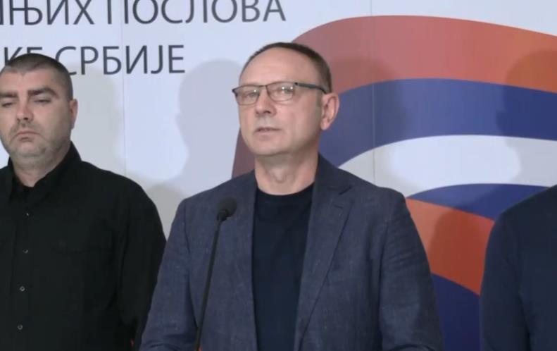 POLICIJA NAPADNUTA ZATO ŠTO RADI SVOJ POSAO! Dragan Vasiljević o nasilju blokadera ispred Rektorata: Policija reagovala uz minimalnu upotrebu sile