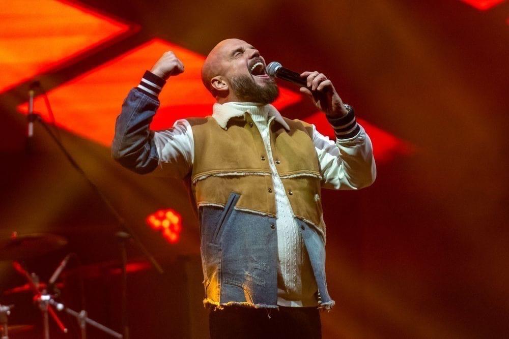 BOBAN RAJOVIĆ DOBIO VREDAN POKLON! Kako je jedna pesma preokrenula sve: Pevač pružio podršku mladom kolegi