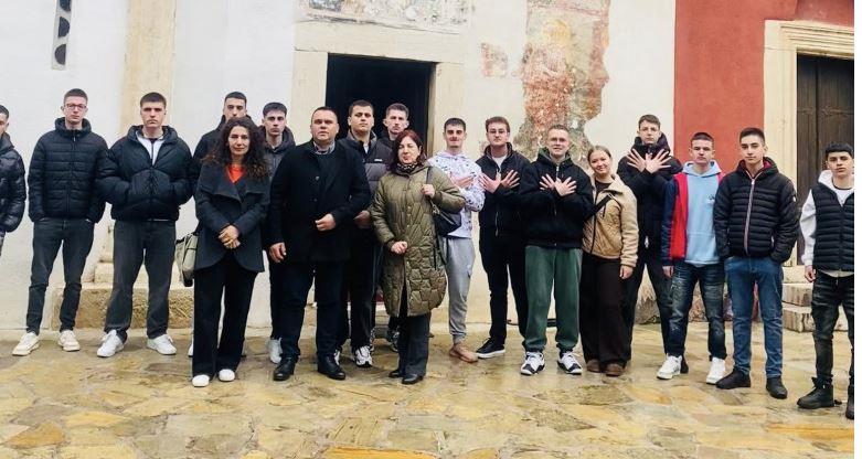 PONOVO ŽELE DA OTMU SRPSKU KULTURNU BAŠTINU: Muzej u Peći srednjoškolcima predstavio Pećku patrijaršiju kao "albansku i vizantijsku"