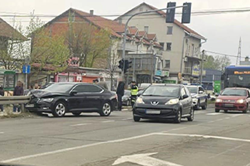 BANKINA PROBILA "AUDI": Dramatične slike saobraćajke na Zrenjaninskom putu (foto)