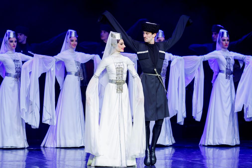 SPEKTAKL ZA PAMĆENJE „LETEĆI GRUZIJCI” ODUŠEVILI PUBLIKU U RASPRODATOJ MTS DVORANI
