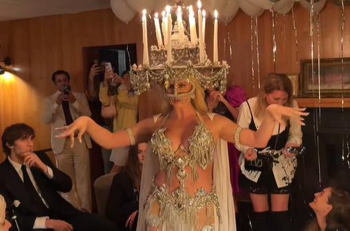 Na TikToku isplivali privatni snimci poznatih: Niko ne zna ko se krije iza misterioznog naloga, a na njemu svašta ima da se vidi