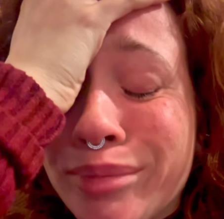 Glumica napustila Srbiju pa objavila video gde jeca: "Teško je, mnogo boli"