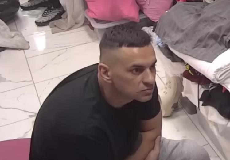 "ISPADAŠ VEĆI MONSTRUM I PSIHOPATA OD ASMINA" Opšti haos u Eliti! Bebica na meti osuda u Šimanovcima: Ona te uništava...