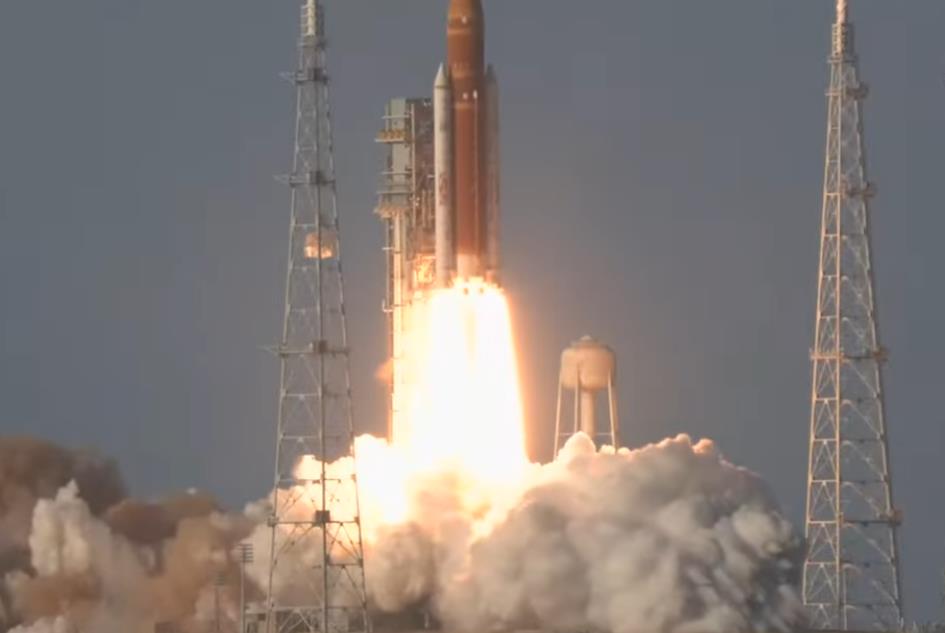 ASTRONAUTI POLETELI PREMA MESECU! Lansirana ogromna raketa, prva misija posle 50 godina! Ovo je najudaljenije putovanje u svemir do sada! (VIDEO, FOTO)