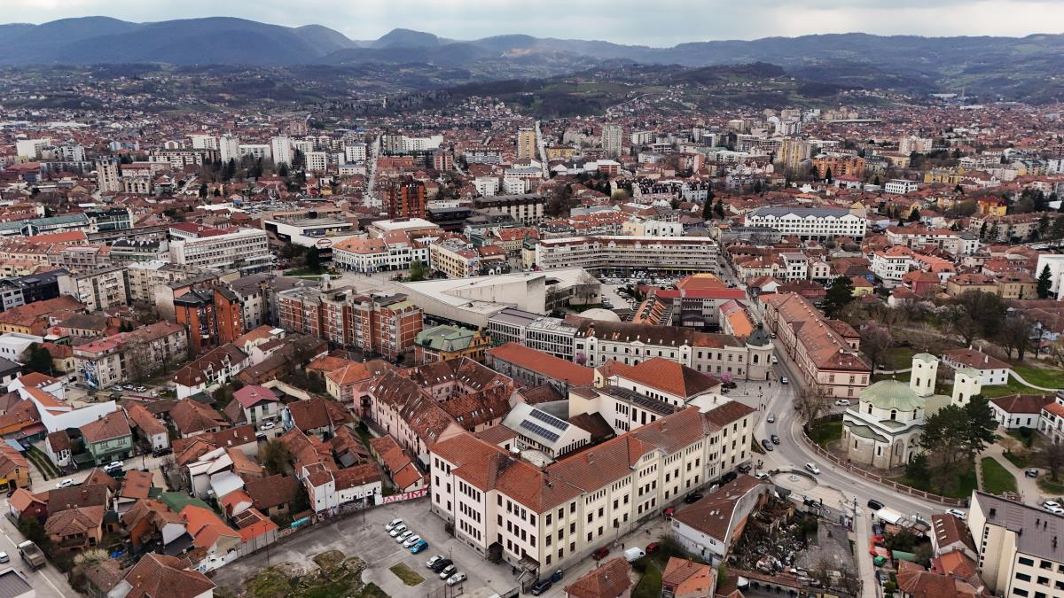 PANELI ZA SVETLIJU BUDUĆNOST: Fondacija Mozzart donirala solarnu elektranu Gimnaziji u Čačku

