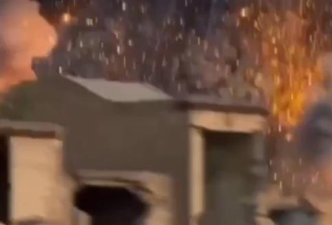 STRAVIČNE OGROMNE EKSPLOZIJE U IRANSKOJ RAKETNOJ BAZI! Šire se snimci BRUTALNOG američko-izraelskog udara, scena kao u FILMOVIMA o nestanku sveta! (VIDEO)