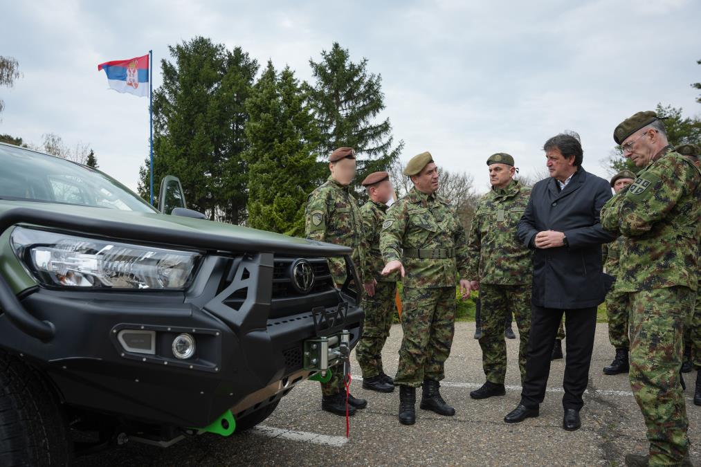 Novih 100 terenskih vozila za jedinice Vojske Srbije! Ministar Gašić: Dodatno unapredili sposobnosti za izvršavanje zadataka u svim uslovima na terenu (foto)