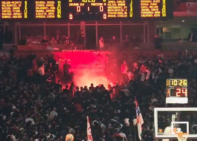 VELIKI NEREDI U ARENI: Delije se potukle sa pripadnicima žandarmerije!  Otkriven razlog haosa!