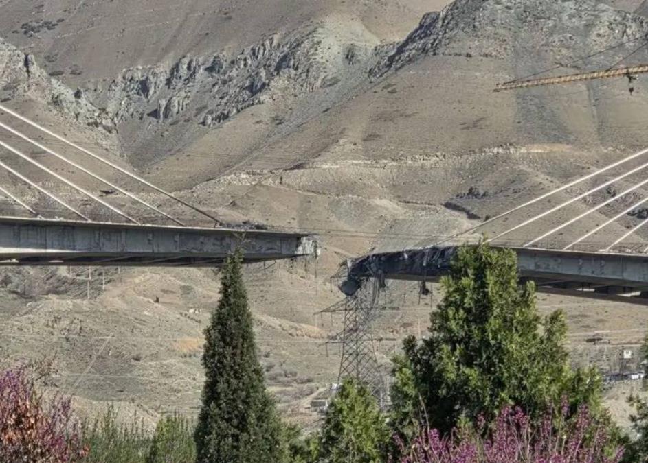 IRANSKI MINISTAR: Američki napadi na civilnu infrastrukturu su znak moralnog sloma neprijatelja!