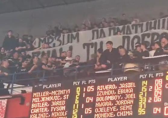 BRUTALNA TUČA GROBARA NA VEČITOM DERBIJU! Sevale pesnice, opšti haos! Navijači Partizana se potukli pred početak drugog poluvremena