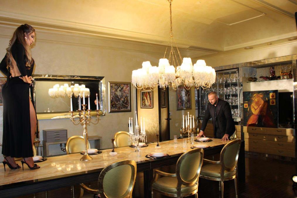 KAKAV ŠAMAR! Objavljen duet Tee Tairović i Dada Polumente! Ona stoji na stolu, poslala brutalne poruke! (FOTO+VIDEO)

