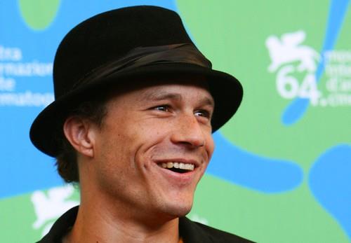 Nije imao ni 30 kad su ga pronašli mrtvog u stanu: Veruju da ga je kultna uloga koštala života, a poslednje reči u njegovom dnevniku su jezive