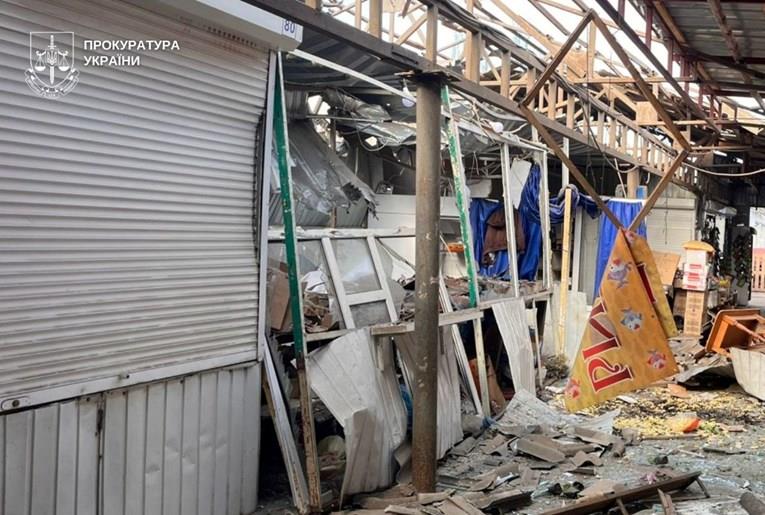 RUSI POGODILI GRADSKU PIJACU U DNJEPROPETROVSKOJ OLASTI! Poginulo PET LJUDI, ranjeno 19, među njima i DEVOJČICA (14): Horor prizor na mestu udara (FOTO)