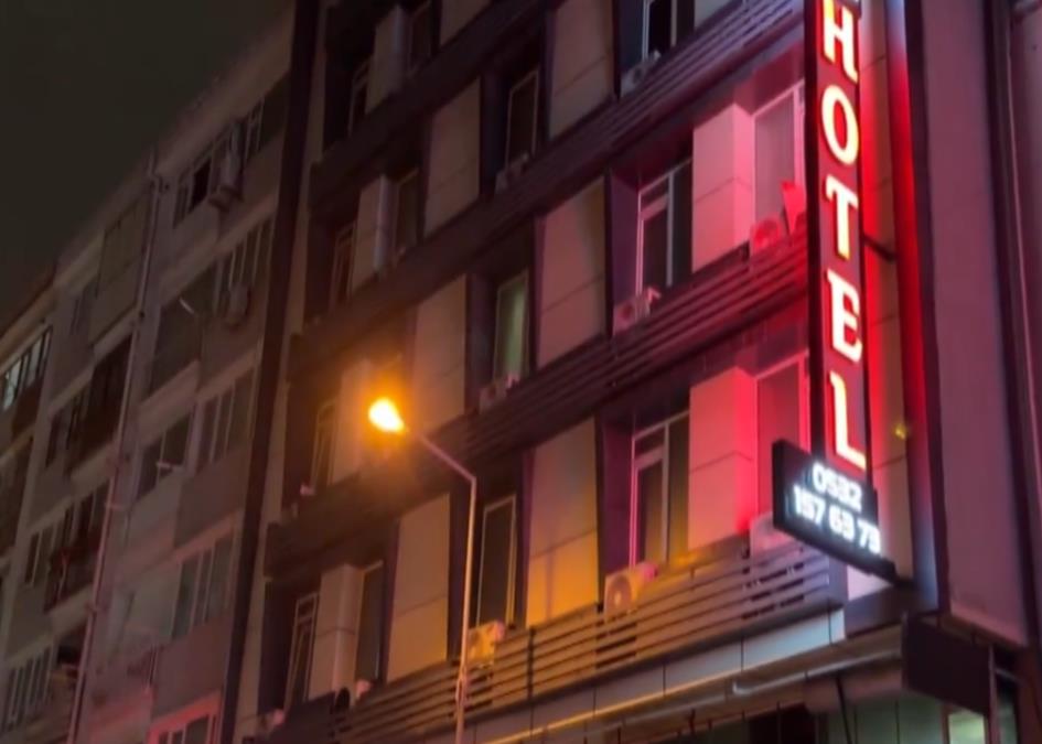 IZAŠAO IZ ZATVORA PA POZVAO BIVŠU ŽENU U HOTEL! Hteo da se pomiri sa majkom troje dece, a onda je UNAKAZIO NOŽEM i pobegao, ima DEBELI DOSIJE! (FOTO/VIDEO)
