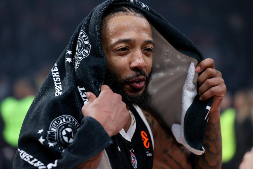 PARTIZAN ĆE ZBOG KARLIKA DŽONSA MORATI DA RAZBIJE KASU: Ostoja na potezu, poznato koliko novca traži Amerikanac!