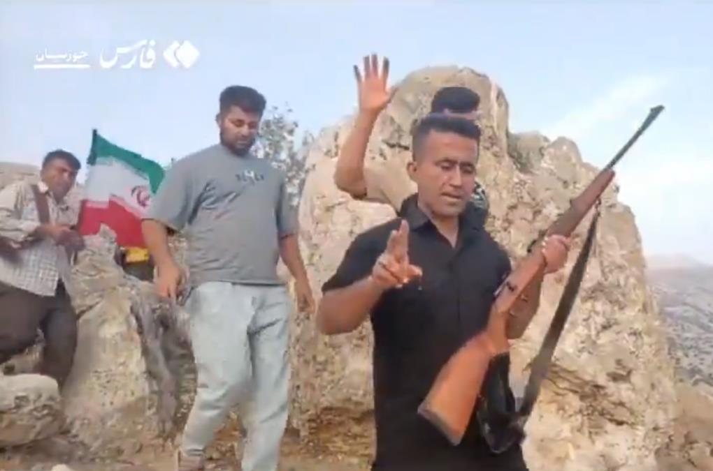 IRANCI INTENZIVNO TRAGAJU ZA AMERIČKIM PILOTOM: Pogledajte poteru s puškama, svi jure veliku nagradu (VIDEO)