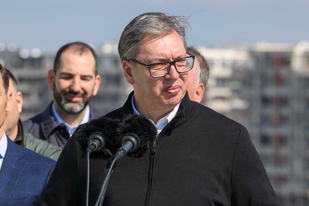 "18 MINUTA PRE SMRTI SLALA JE SASVIM NORMALNE PORUKE" Vučić o tragediji na Filozofskom i nedostatku empatije blokadera - Više minuta ćutanja dobilo je kuče...