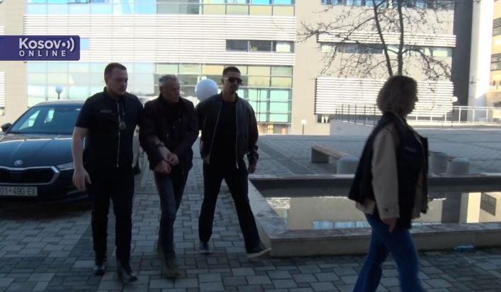SRBIN KOJI JE JUČE UHAPŠEN DOVEDEN U SUD U PRIŠTINI: U toku sednica za određivanje pritvora