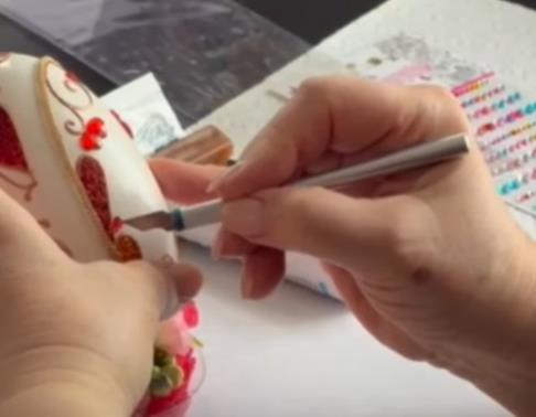 GUŠČIJA JAJA PRETVARA U MINIJATURNE DRAGULJE: Subotičanku Vesnu inspirisao Faberže, a sad su njena remek-dela izložbeni eksponati 