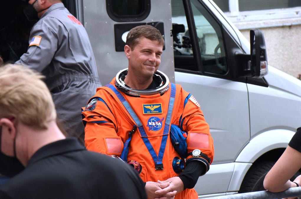 "JECAO SAM U NARUČJU SVEŠTENIKA" Jeziva drama astronauta misije Artemis za koju je svet tek sada saznao: Evo šta se dešavalo u letelici Orion dok su svi slavili