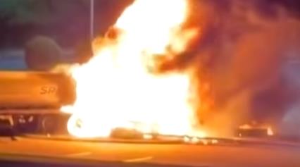 ZAPALILA SE CISTERNA SA 36.000 LITARA BENZINA, POGLEDAJTE SNIMAK HORORA: Posle sudara oborio dalekovod, usledio PAKAO! Vozač završio sa stravičnim opekotinama