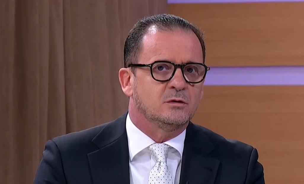 PREDRAG MIJATOVIĆ ODAO POČAST DUŠKU VUJOŠEVIĆU: Potpredsednik Partizana upisao se u knjigu žalosti povodom smrti legendarnog trenera crno-belih!