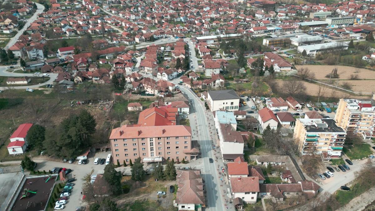 IZBACILI GA IZ KAFANE, ON UGASIO STRUJU U CELOM LJIGU! Pijani gost pravio probleme, a kad su ga oterali, pronašao glavni orman...