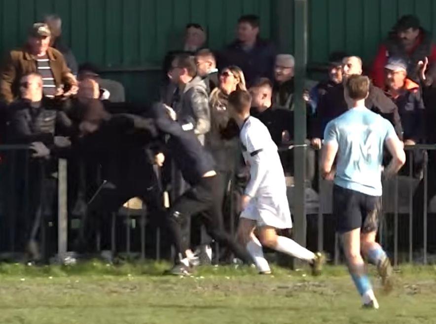 ISPLIVAO SNIMAK BRUTALNOG NAPADA NAVIJAČA NA IGRAČE: Pogledajte jezive scene haosa sa utakmice u Sremu