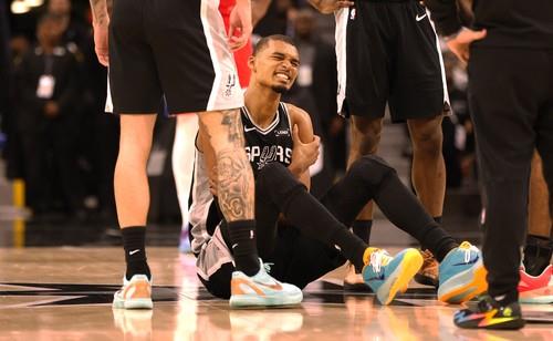 TEŠKE SCENE MVP KANDIDATA! Vembanjama iznenada pao na teren, doživeo ozbiljnu povredu