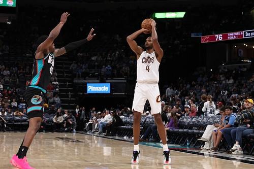 TOTALNO LUDILO U NBA! Oborili rekord, pogodili 29 trojki i izgubili!