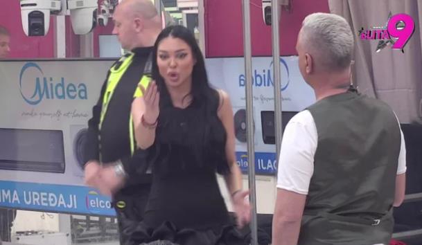 "AKO ŽELIŠ DA BUDEŠ ŽRTVA, GAZIĆU TE" Asmin brani Maju od Stanije, ali uzalud: On je prevarant (VIDEO)
