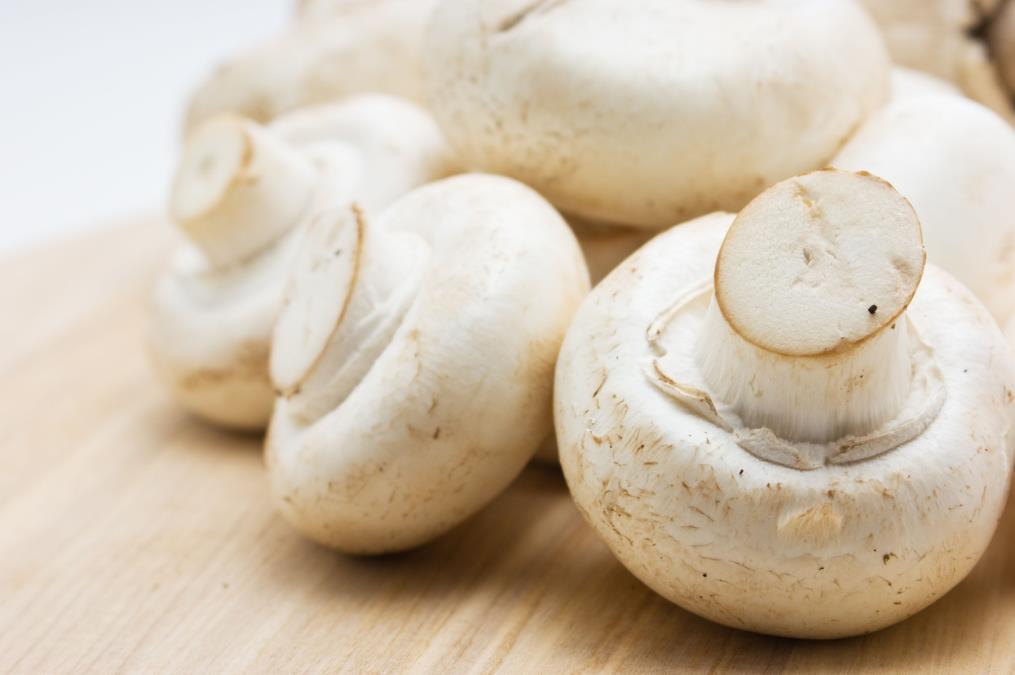 Kako za 10 sekundi proveriti svežinu šampinjona: 3 znaka odmah ukazuju da ne treba da ih kupite