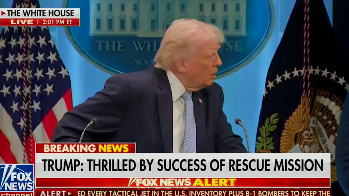 NEZGODNA SCENA TOKOM TRAMPOVOG OBRAĆANJA: General dobio pitanje na koje NE SME da odgovori, američki predsednik "PREUZEO KORMILO"! "Reći ću vam ja..." (VIDEO)